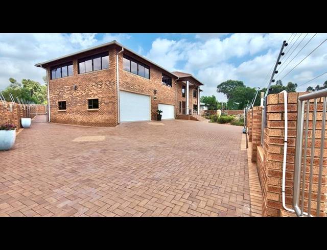 6 BEDROOM HOUSE FOR SALE IN VAAL MARINA